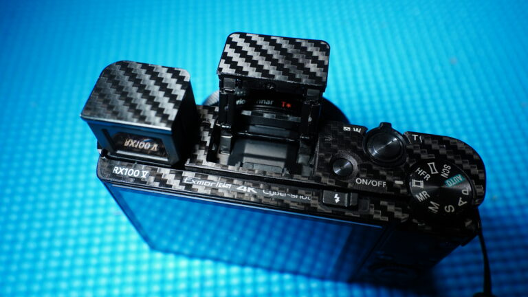 コンパクトデジカメ、SONYRX100シリーズに外装用フィルムを貼ってみ...